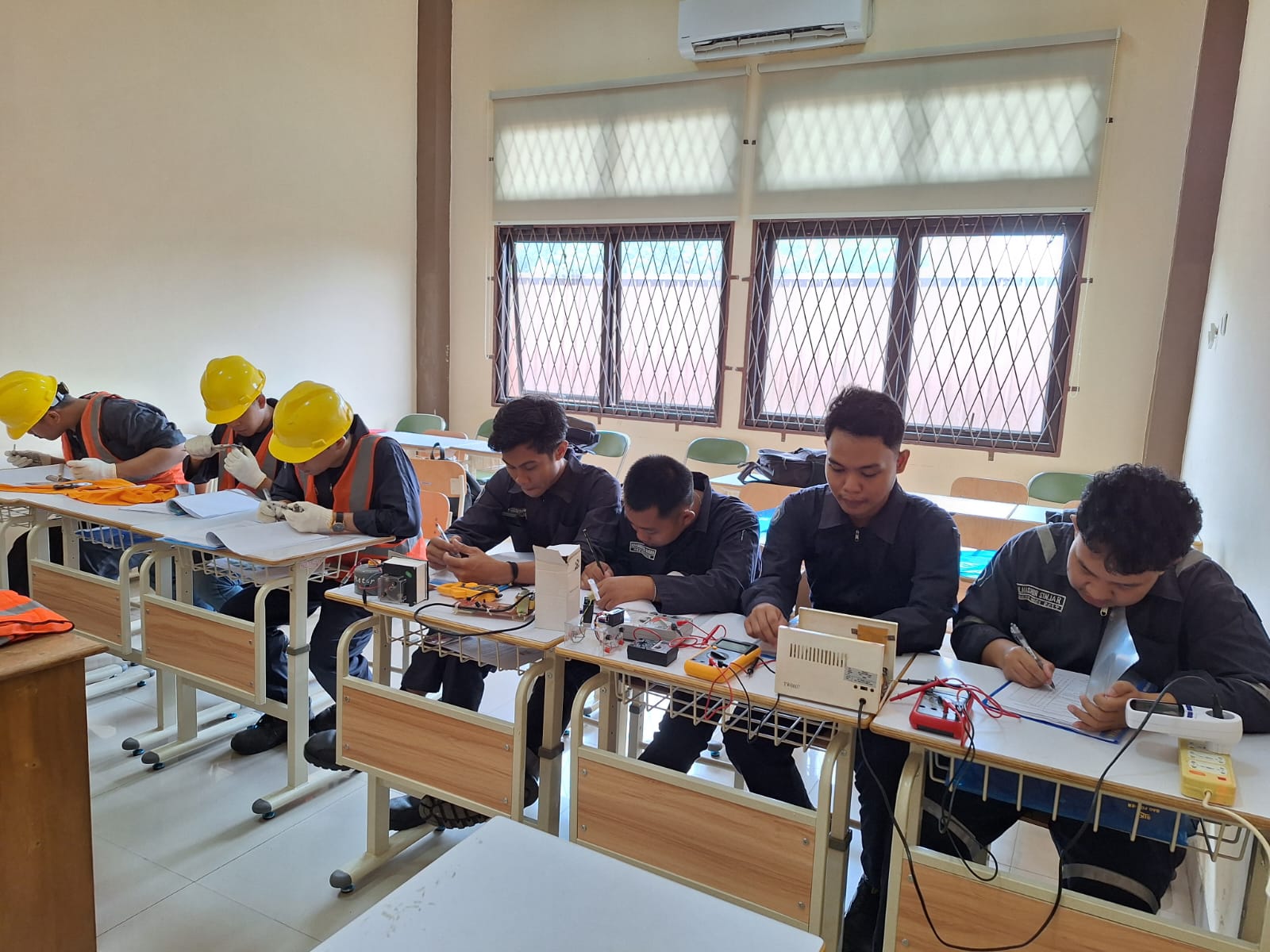 Skema Pengukuran Mekanik dan Listrik - DIII Teknik Mesin